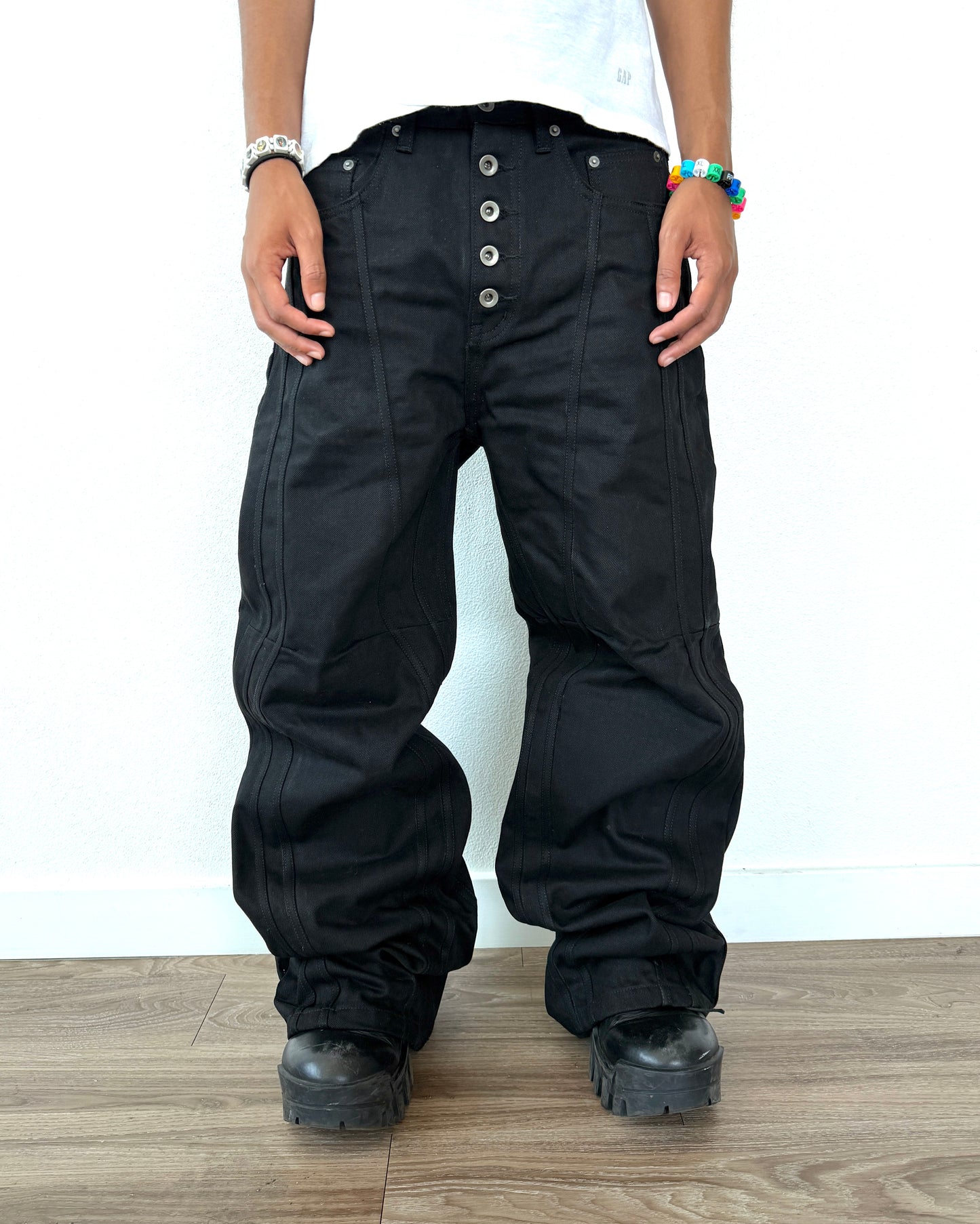 STRIPED DENIM (BLACK)