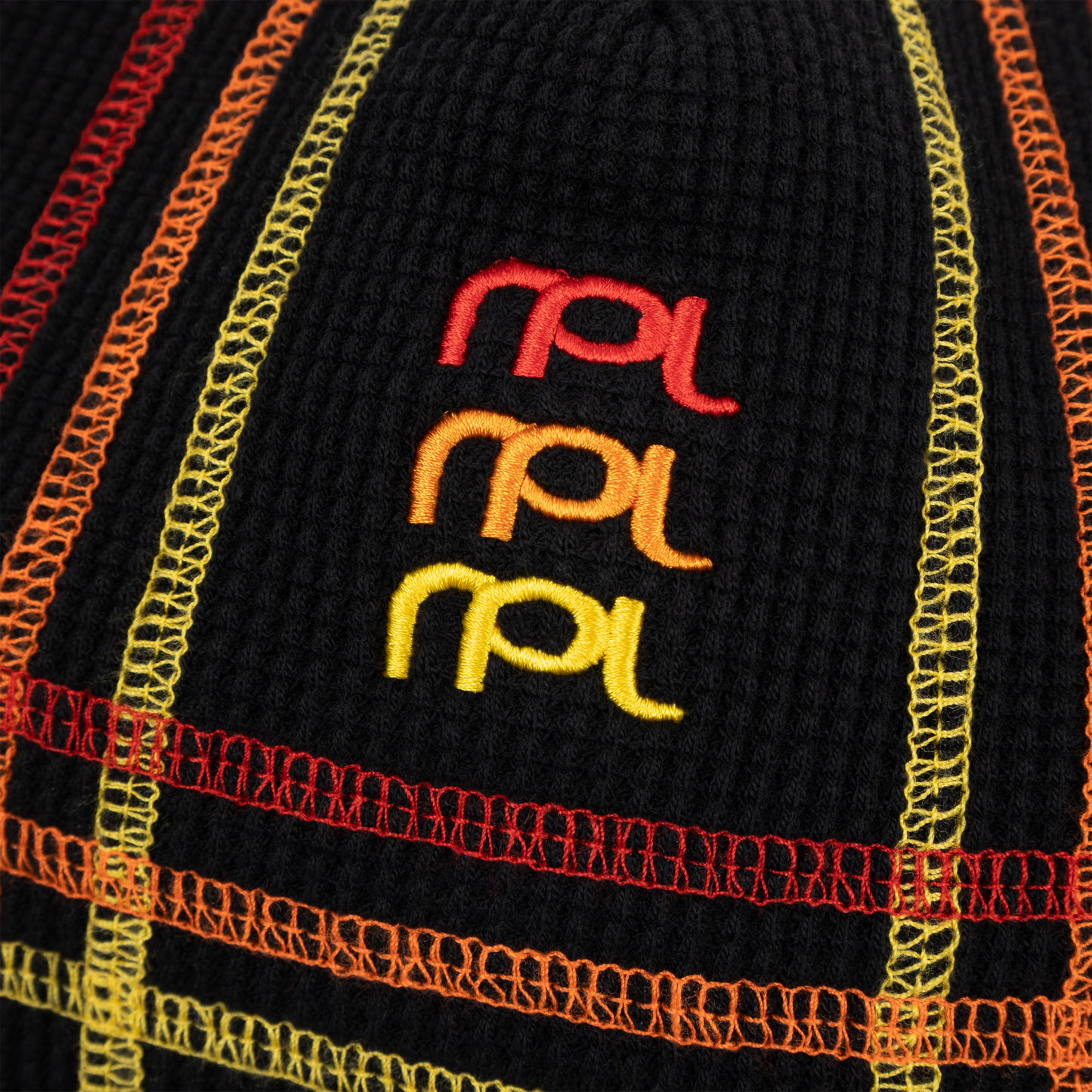 CONTRAST SKULLY (BLACK)